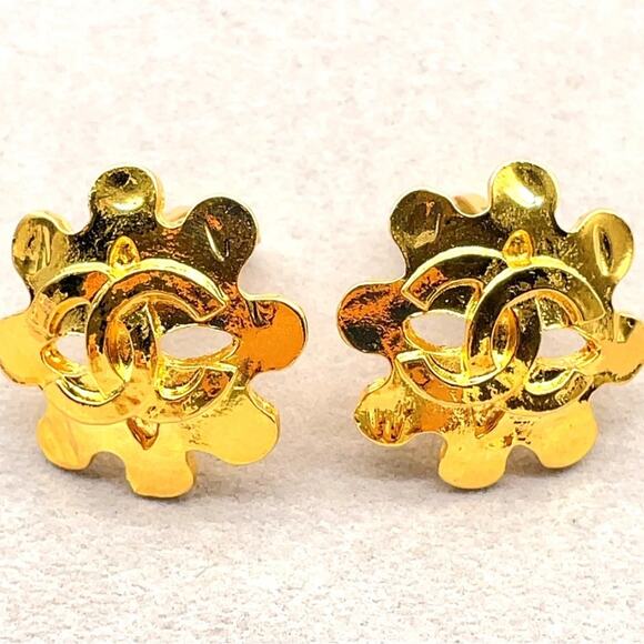 CHANEL Coco Mark CC Flower Motif GP 94P Earrings W/Box - Picture 4 of 11